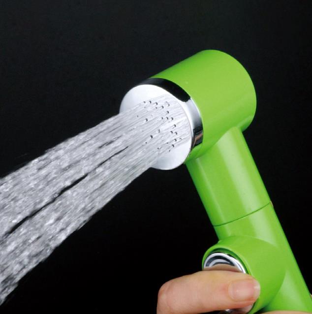 Spruzzatore per bidet ad acqua calda a spinta per WC